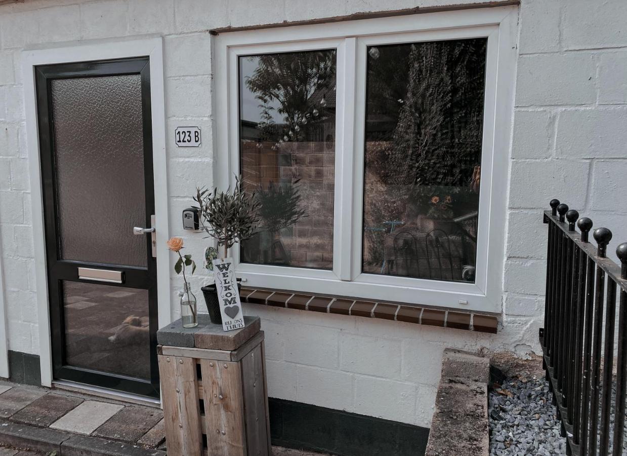 Villa Loods 123 Bed & Kitchen Landgraaf Esterno foto
