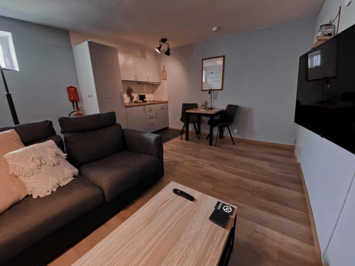 Villa Loods 123 Bed & Kitchen Landgraaf Esterno foto