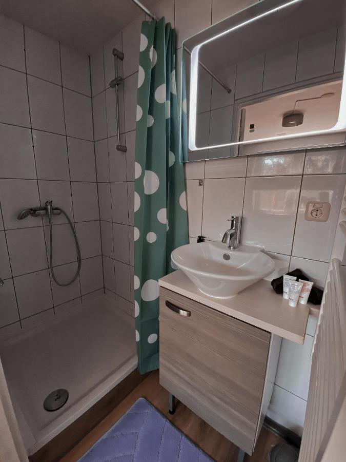 Villa Loods 123 Bed & Kitchen Landgraaf Esterno foto